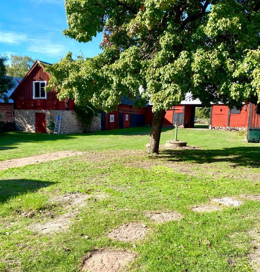 Bo I Egen Stuga Pa Haerlig Oelandsgard Köpingsvik Exterior foto