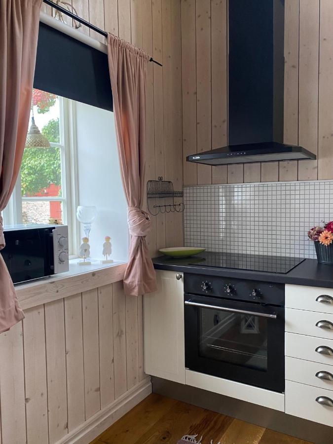 Bo I Egen Stuga Pa Haerlig Oelandsgard Köpingsvik Exterior foto